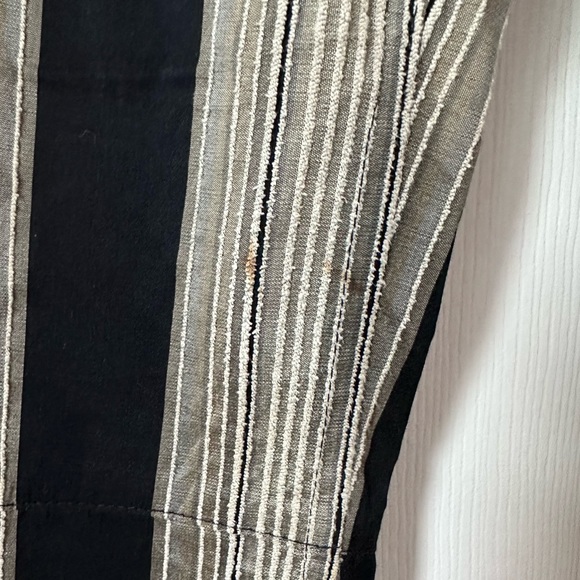 Alice + Olivia Cropped Striped Pants. Size 0 - Picture 9 of 12